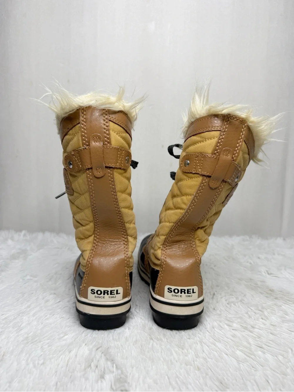 SOREL / Tofino tan black faux fur lined lace up tall winter boots / 4 big girl